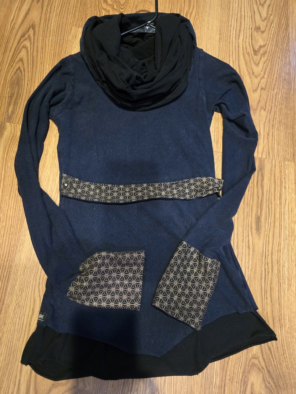 Sew Much Love Black Wanderlust Long Sleeve Shirt Small
